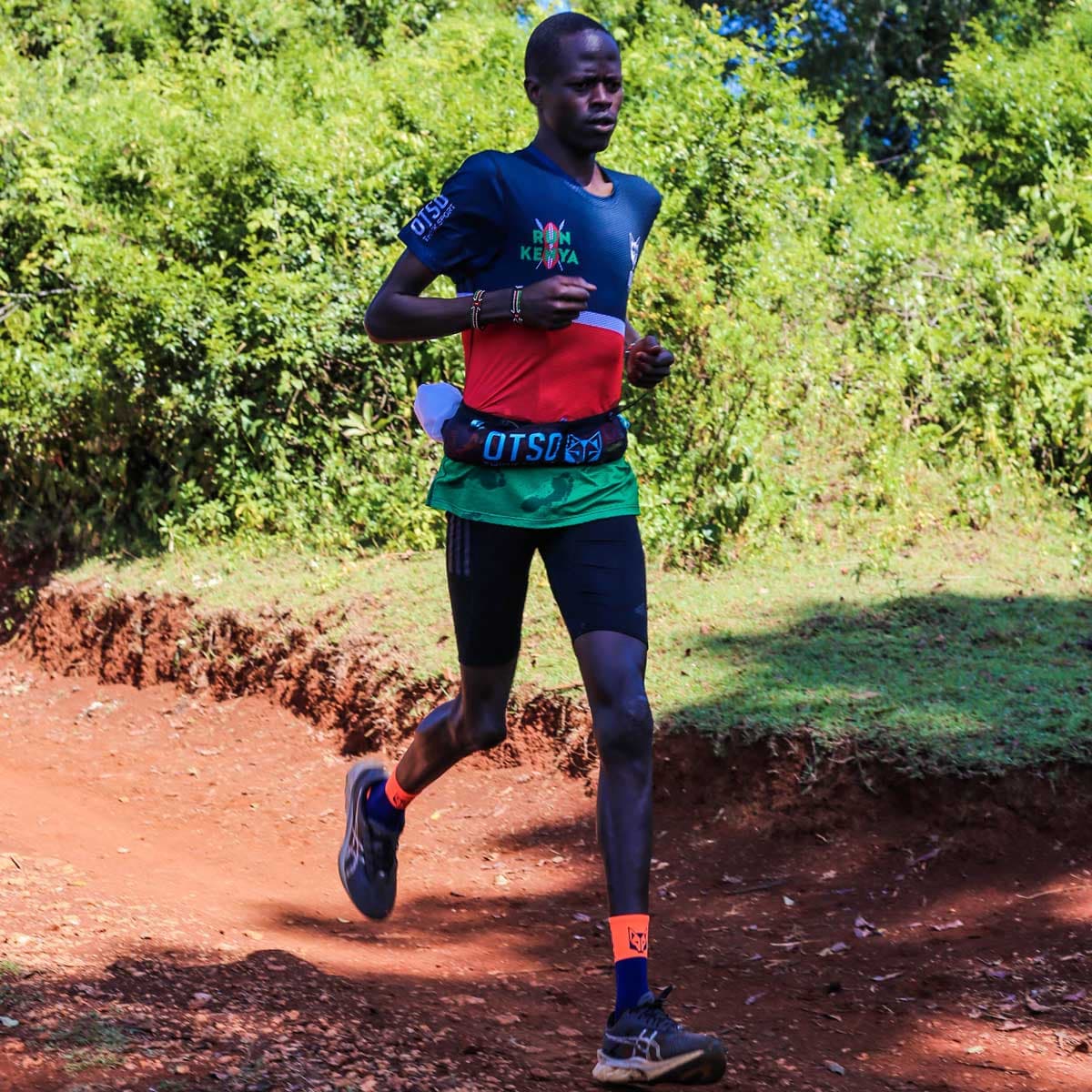 Stay Hydrated with the STRYQ Hydration Vest for Long-Distance Runners