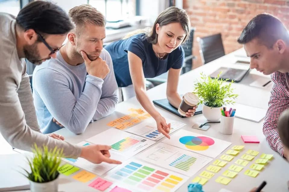 COMPETITIVE INTELLIGENCE CASE STUDIES IN B2B SAAS