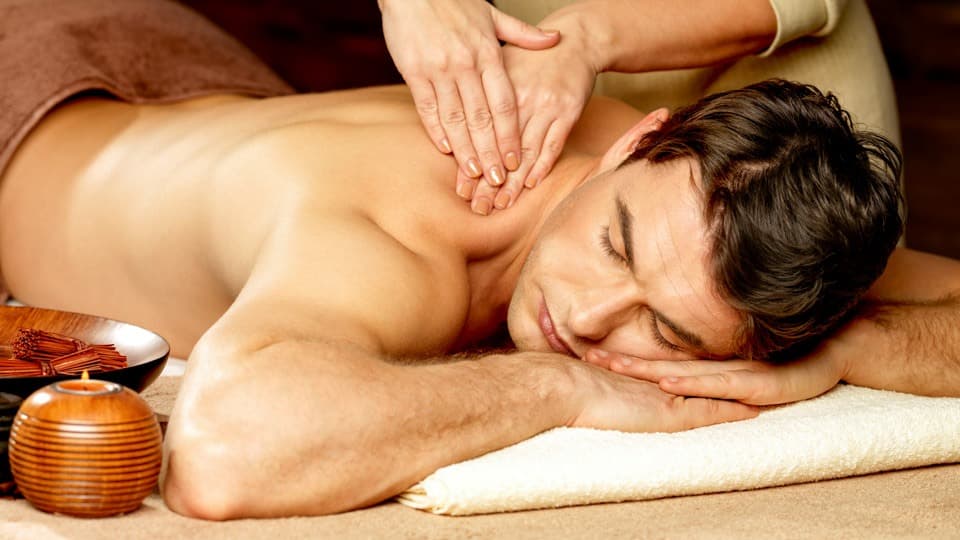 Kräuterstempel Massage Schulungen – Professionelle Weiterbildung für Wellness-Experten