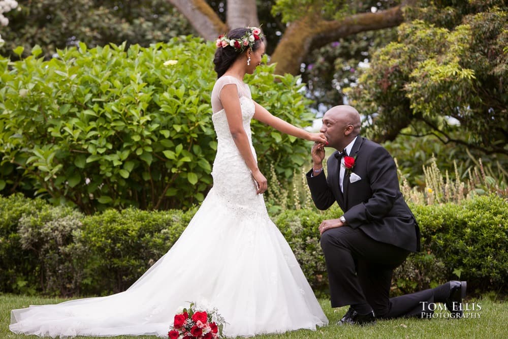 Wedding Photographer for Authentic and Romantic Weddings