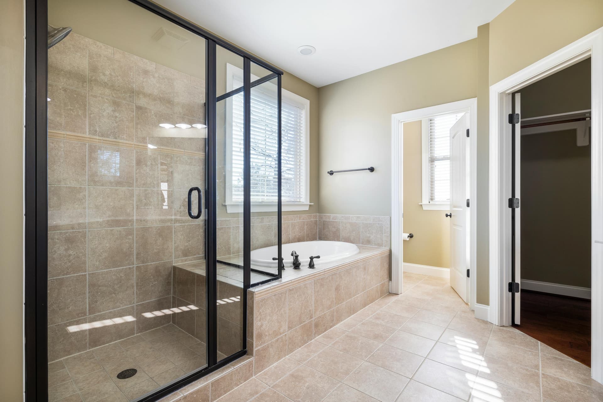 Black Frame Shower Doors Ideas for Chic Interiors
