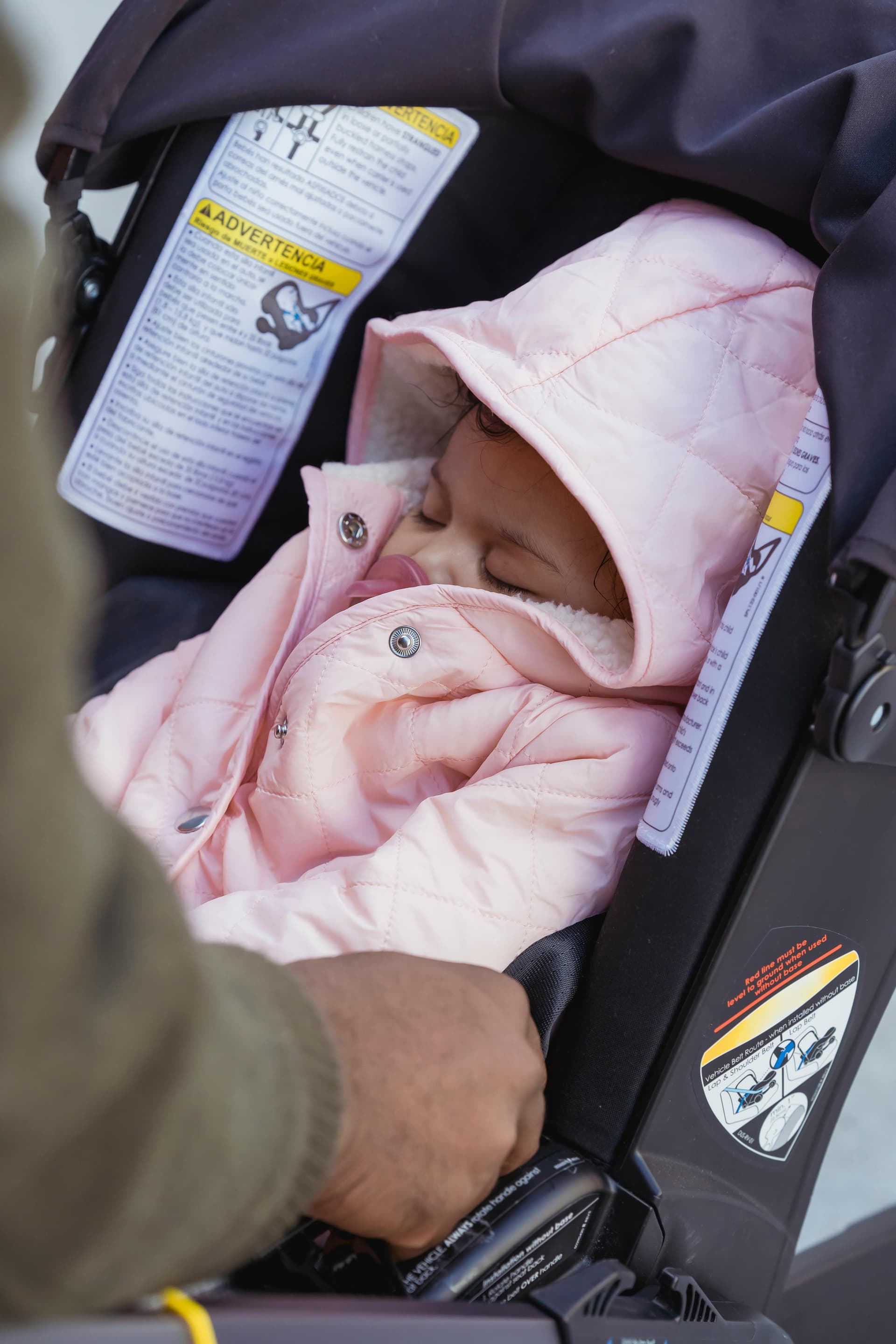 Porte Bébé Dès la Naissance : Le Confort Essentiel pour Bébé et Parent