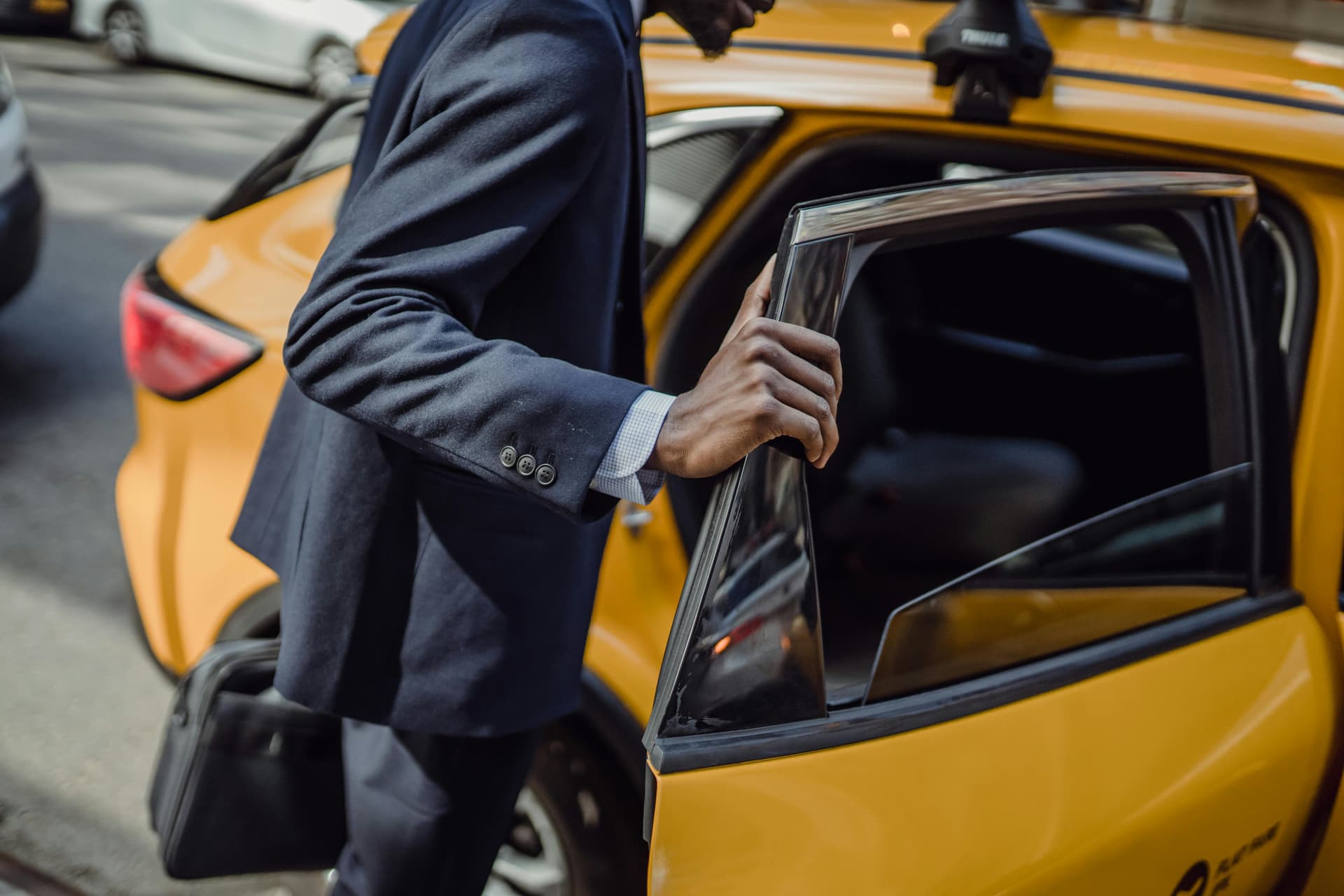 Professional Hinchleywood Cars – Available 24/7
