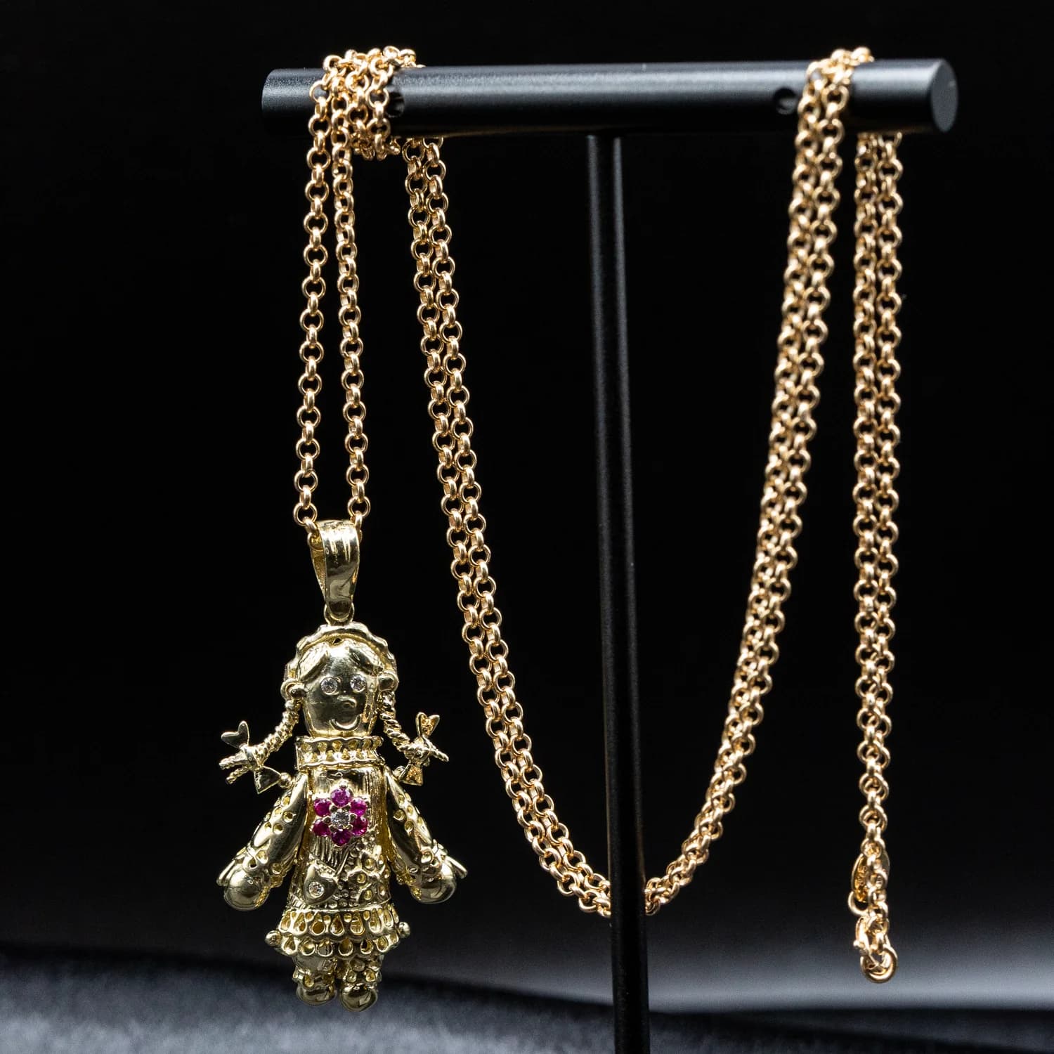 Gold Ragdoll Necklace for Unique and Playful Elegance