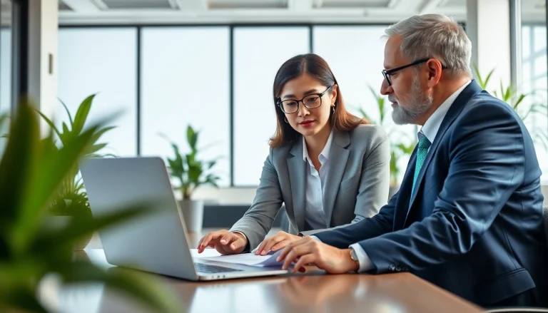 신용카드 현금화를 통해 재정 자문을 받는 전문 비즈니스맨의 장면